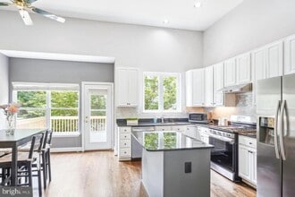 2557 James Monroe Cir in Herndon, VA - Building Photo - Building Photo