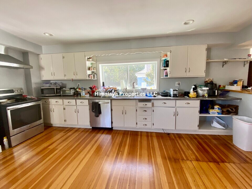 252 Harvard St, Unit 252 in Medford, MA - Building Photo