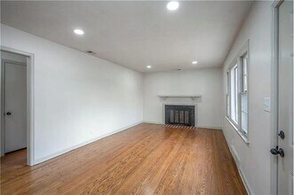 7405 Glenwood Ln in Overland Park, KS - Building Photo - Building Photo