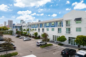 Father Marquess-Barry Apartments in Miami, FL - Foto de edificio - Building Photo