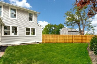 27 Irving Pl in Oyster Bay, NY - Building Photo - Building Photo