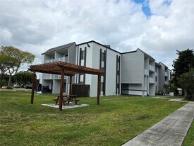 4810 NW 79th Ave in Doral, FL - Building Photo