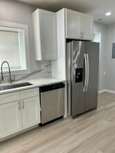 8404 S Exchange Ave in Chicago, IL - Building Photo - Building Photo