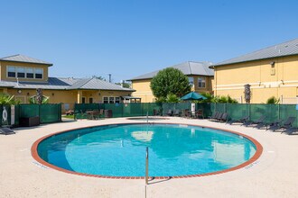 Northwood Luxury Apartments & Corporate Suites in New Braunfels, TX - Foto de edificio - Building Photo