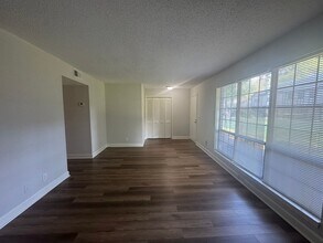 4786 Rustling Oaks Dr in Memphis, TN - Building Photo - Building Photo