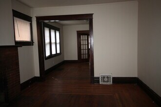 817 W Vine St in Kalamazoo, MI - Foto de edificio - Building Photo