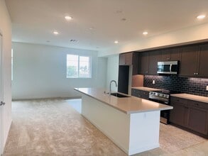 556 South in Camarillo, CA - Building Photo - Building Photo