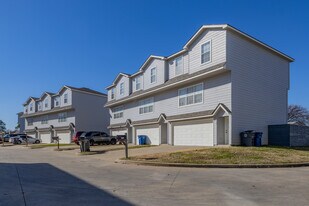 Gardens on Utica in Tulsa, OK - Building Photo