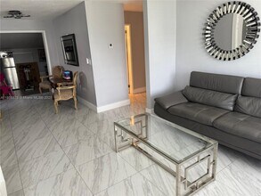 6840 Park St in Hollywood, FL - Building Photo - Building Photo