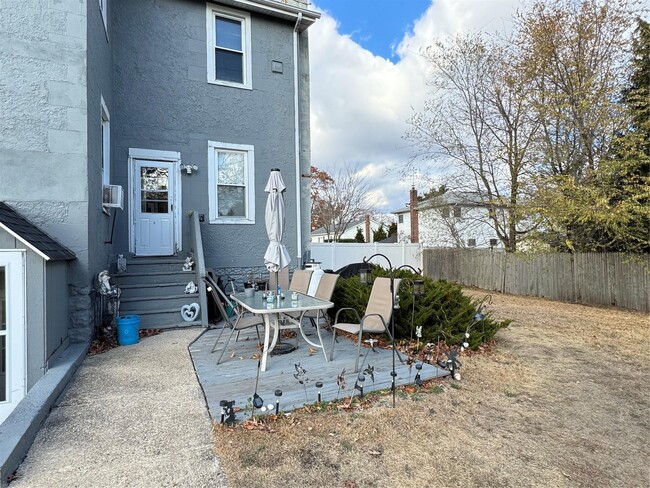 442 S 13th St in Lindenhurst, NY - Building Photo - Building Photo