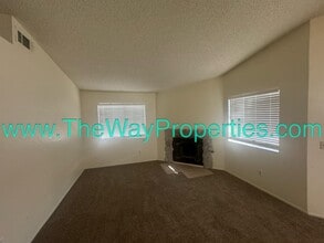 10660 Cottonwood Ave in Hesperia, CA - Building Photo - Building Photo