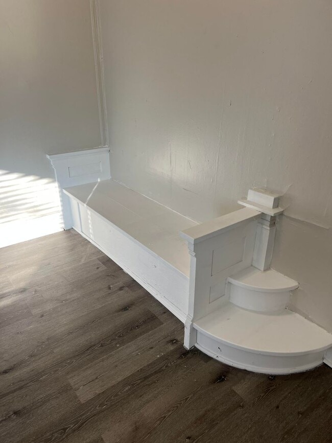 property at 1527 SW Mulvane St