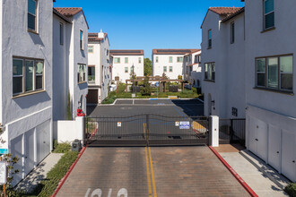 Azalea Walk in Gardena, CA - Building Photo - Building Photo