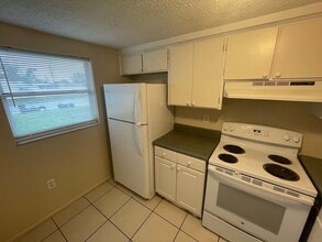 4128 Shoreline Dr in New Port Richey, FL - Building Photo - Building Photo