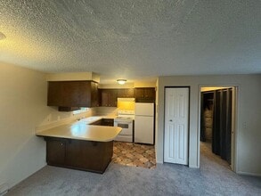 2685 12th Pl SE in Salem, OR - Building Photo - Building Photo