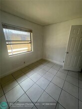 4051 N Dixie Hwy in Oakland Park, FL - Building Photo - Building Photo