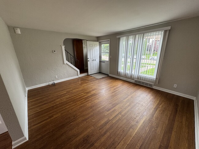 122 Spangler Rd NE in Canton, OH - Foto de edificio - Building Photo