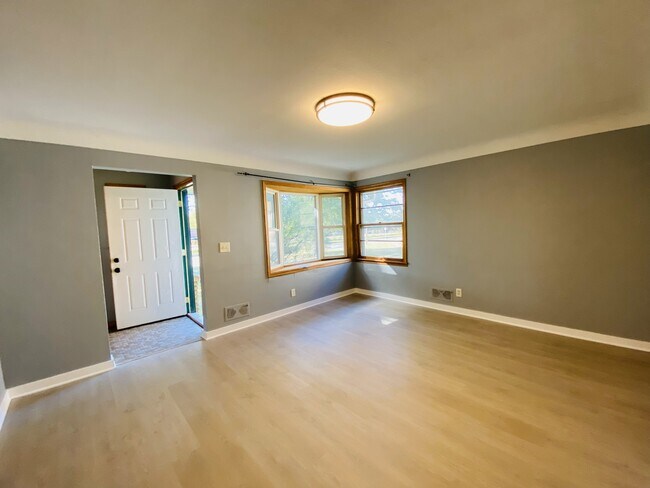 4533 University Ave NE in Columbia Heights, MN - Building Photo - Building Photo