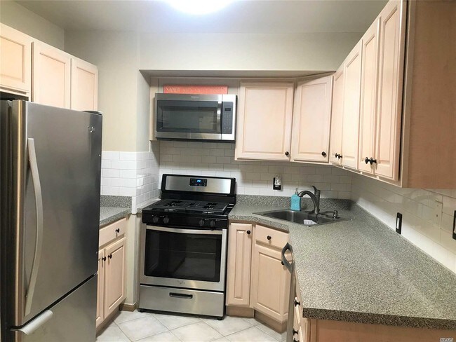 55 Monroe Blvd-Unit -5L in Long Beach, NY - Building Photo - Building Photo
