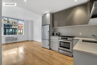 2-26 50th Avenue 6J in Queens, NY - Foto de edificio - Building Photo