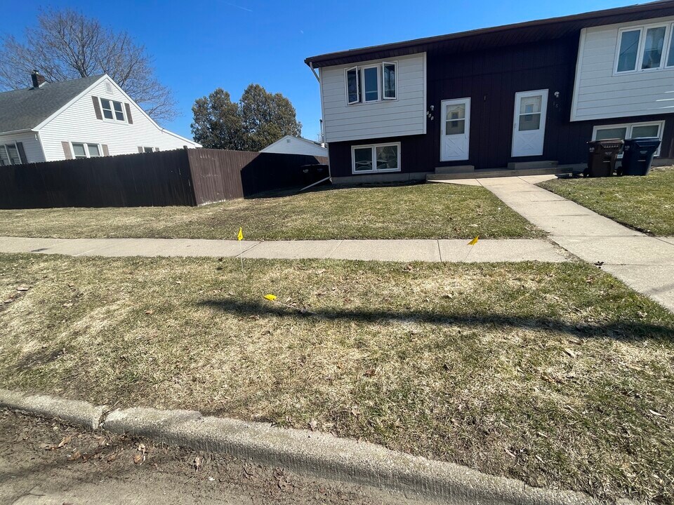 165 Harmony St S in West Salem, WI - Building Photo
