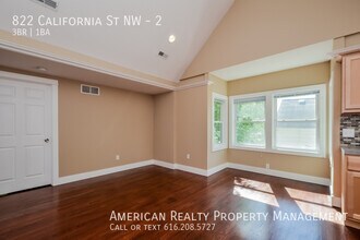 822 California St NW in Grand Rapids, MI - Building Photo - Building Photo