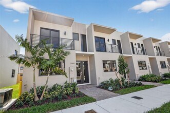 13862 SW 262nd St in Naranja, FL - Foto de edificio - Building Photo