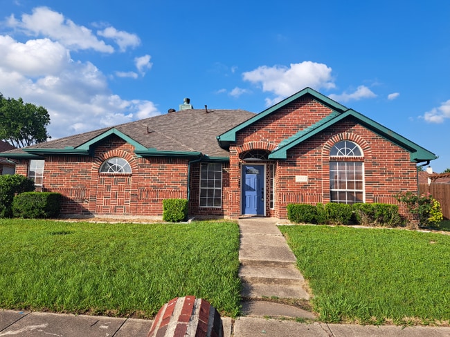 property at 2512 Crystal Falls Dr