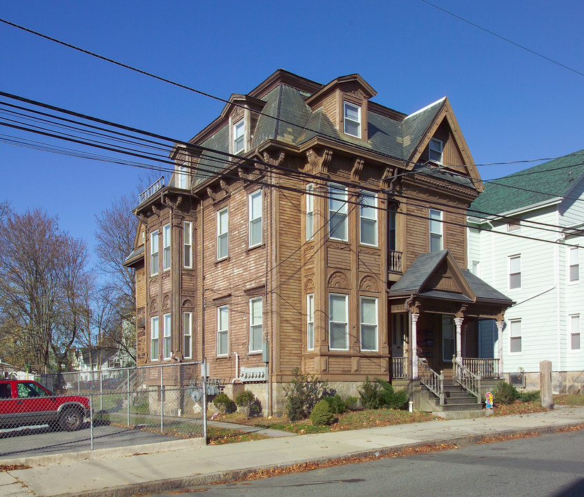 80 Grove St in Fall River, MA - Foto de edificio