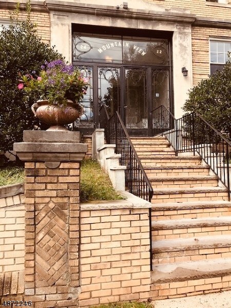 22 St Lukes Pl-Unit -45 in Montclair, NJ - Building Photo