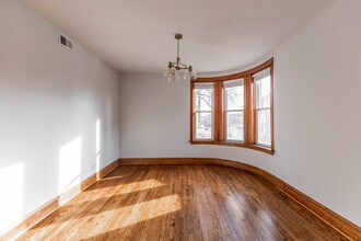 2842 W Augusta Blvd in Chicago, IL - Building Photo - Building Photo