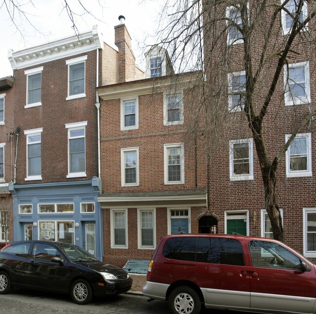 747 S 2nd St in Philadelphia, PA - Foto de edificio - Building Photo