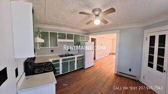 203 Center St, Unit 1 in Old Town, ME - Building Photo