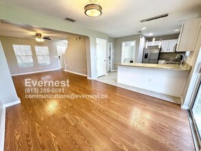 110 Sawtooth Dr in Valrico, FL - Foto de edificio - Building Photo