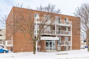 390 De La Concorde Boul O in Laval, QC - Building Photo