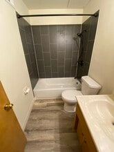 214 S River St, Unit 214 in Waterford, WI - Foto de edificio - Building Photo