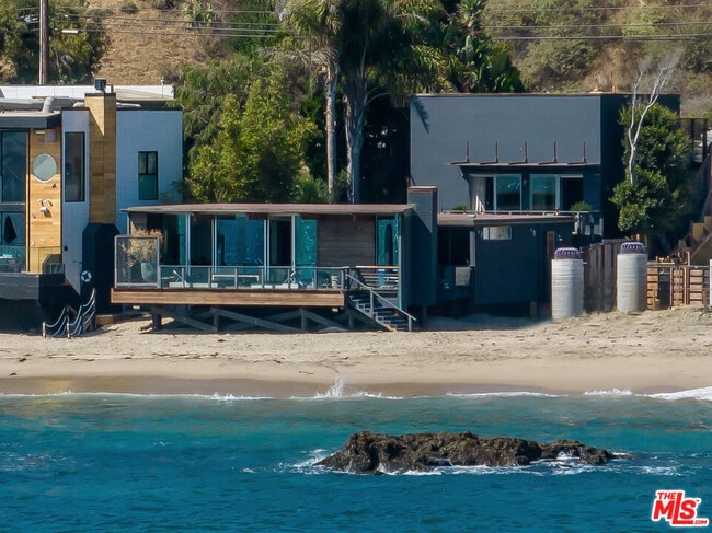 24956 Malibu Rd in Malibu, CA - Building Photo - Building Photo