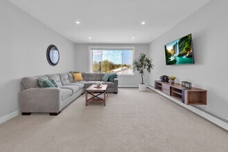 1375 Rebecca Dr in Hoffman Estates, IL - Building Photo - Building Photo
