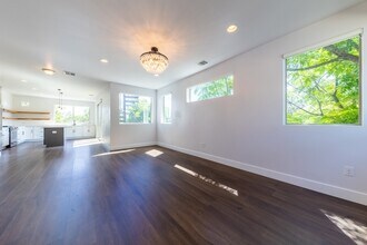 2014 E 9th St in Austin, TX - Building Photo - Building Photo