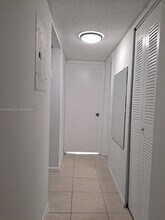 2544 Riverside Dr in Coral Springs, FL - Building Photo - Building Photo