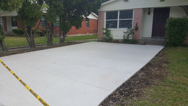 10852 Cassandra Way in Dallas, TX - Building Photo - Building Photo