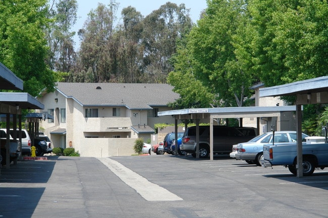 Vista Pacifica Apartments in Vista, CA - Foto de edificio - Building Photo