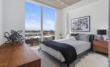 656 W Sheridan Rd, Unit 734 -706 in Chicago, IL - Building Photo - Building Photo