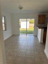 18735 SW 100th Ave in Cutler Bay, FL - Foto de edificio - Building Photo
