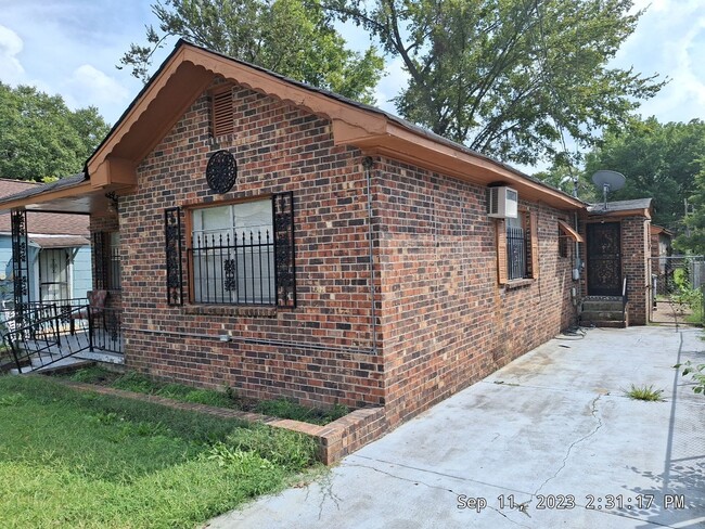 2271 Hubbard Ave in Memphis, TN - Foto de edificio - Building Photo