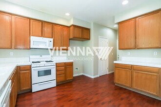 2915 Logansport Way in Sacramento, CA - Foto de edificio - Building Photo