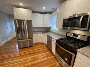 307 Highland Ave, Unit 1 in Somerville, MA - Foto de edificio - Building Photo