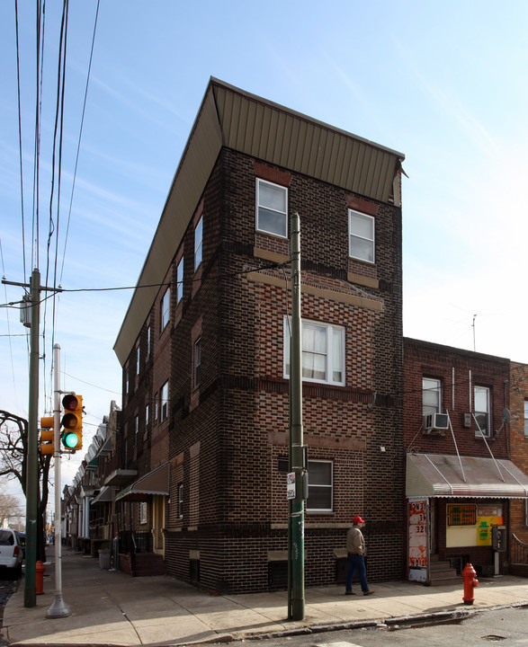 2101 S 9th St in Philadelphia, PA - Building Photo