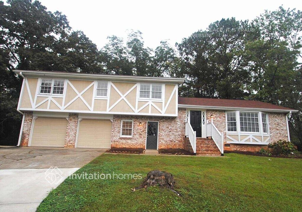 230 Meadowood Ct in Roswell, GA - Building Photo