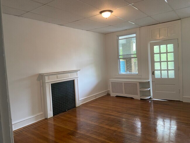 6255 N Broad St in Philadelphia, PA - Foto de edificio - Building Photo